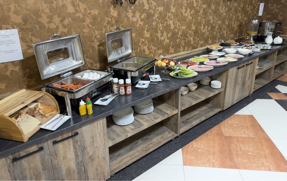 YEREVAN DELUXE HOTEL 56/61