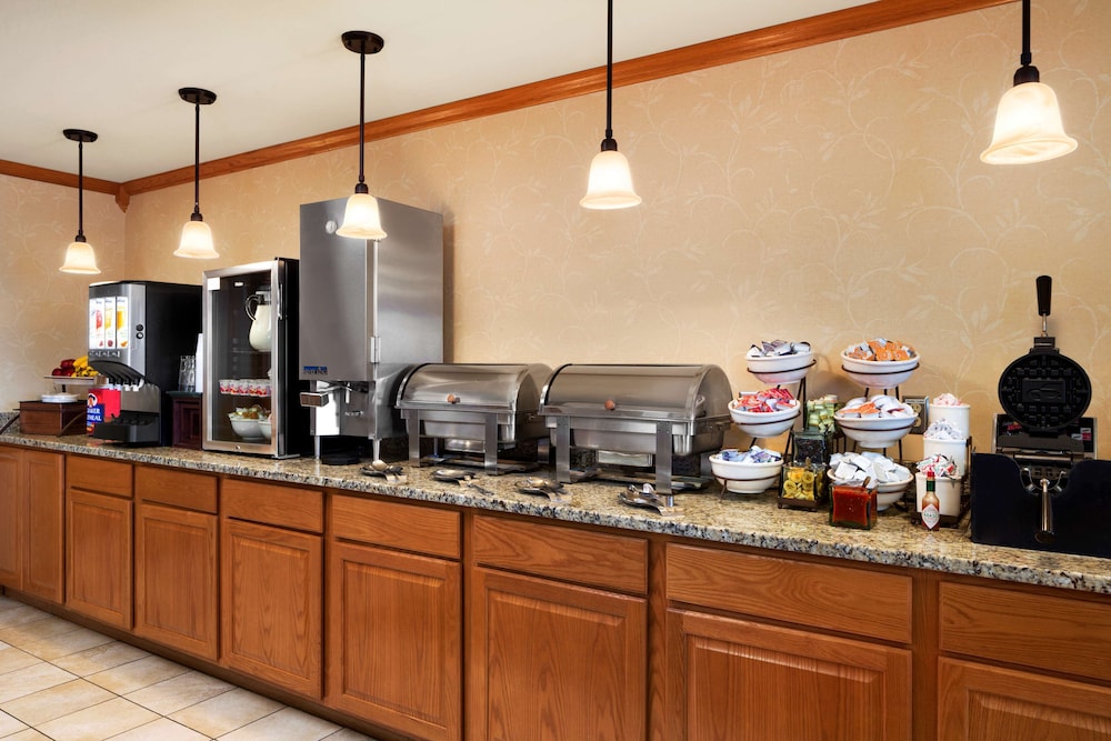 Country Inn & Suites by Radisson Kenosha - Pleasant Prairie 32/39