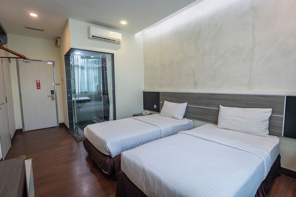 Indra Hotel 12/58