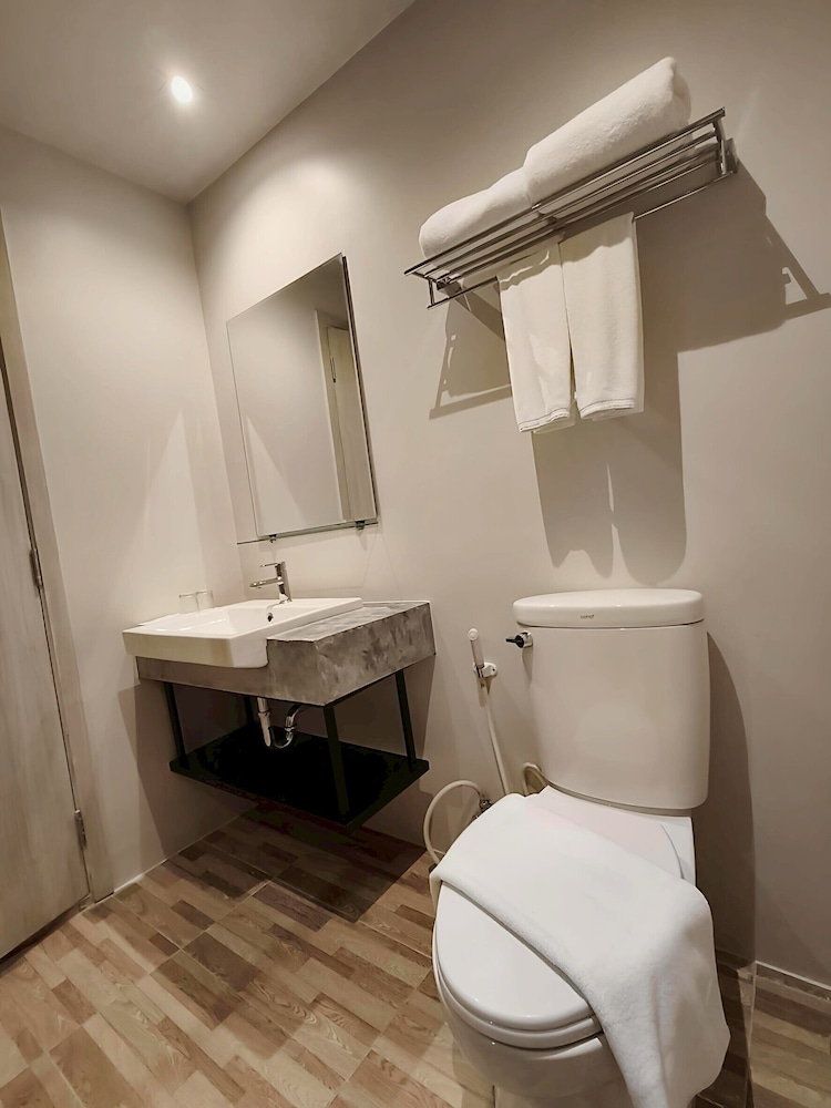 Beehive Boutique Hotel Phuket 50/50