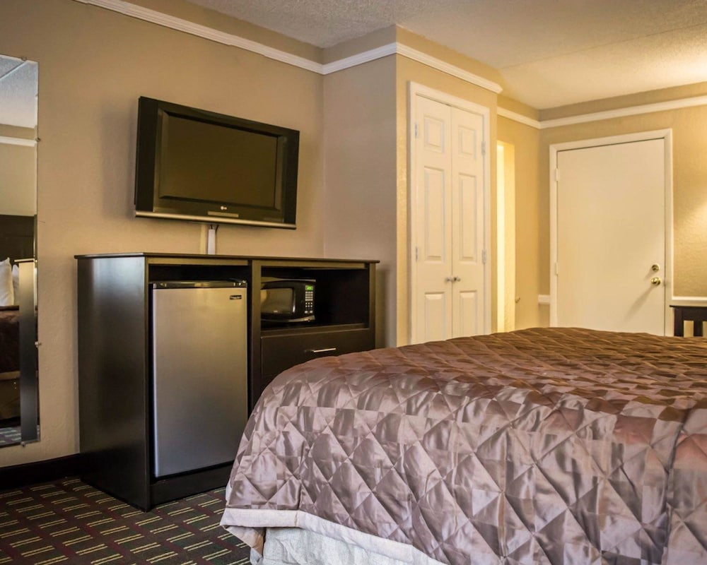 Rodeway Inn Near Ybor City - Casino 29/52
