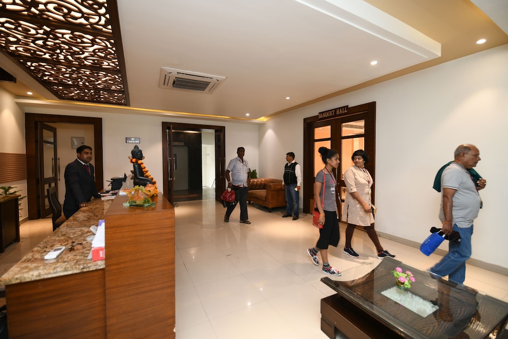 Hotel Jataka Inn 6/38