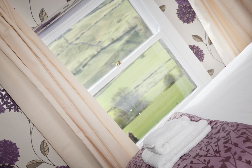 Superior, Twin Beds, Valley View, Bathtub