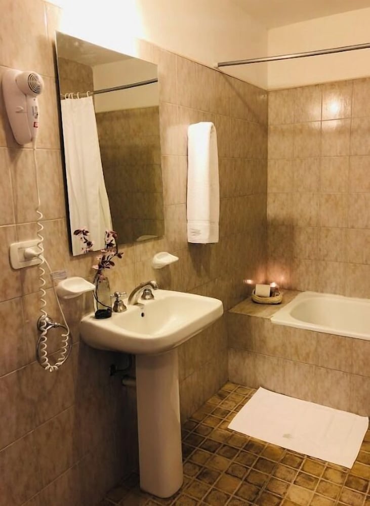 غرفة ثلاثية، HOTEL KALKEN 6/6