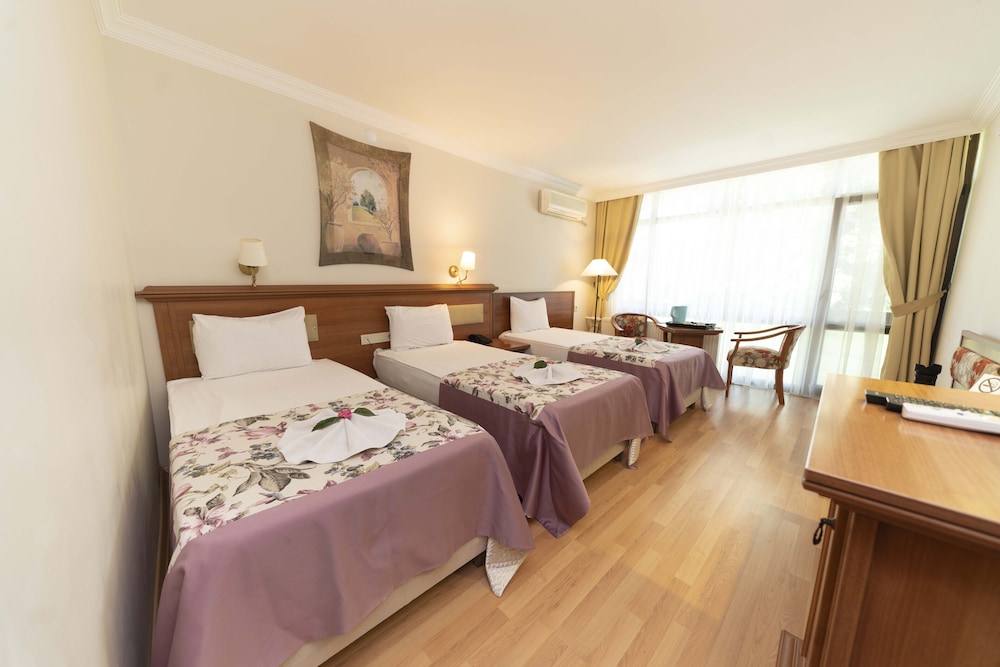 TROIA TUSAN HOTEL 19/67