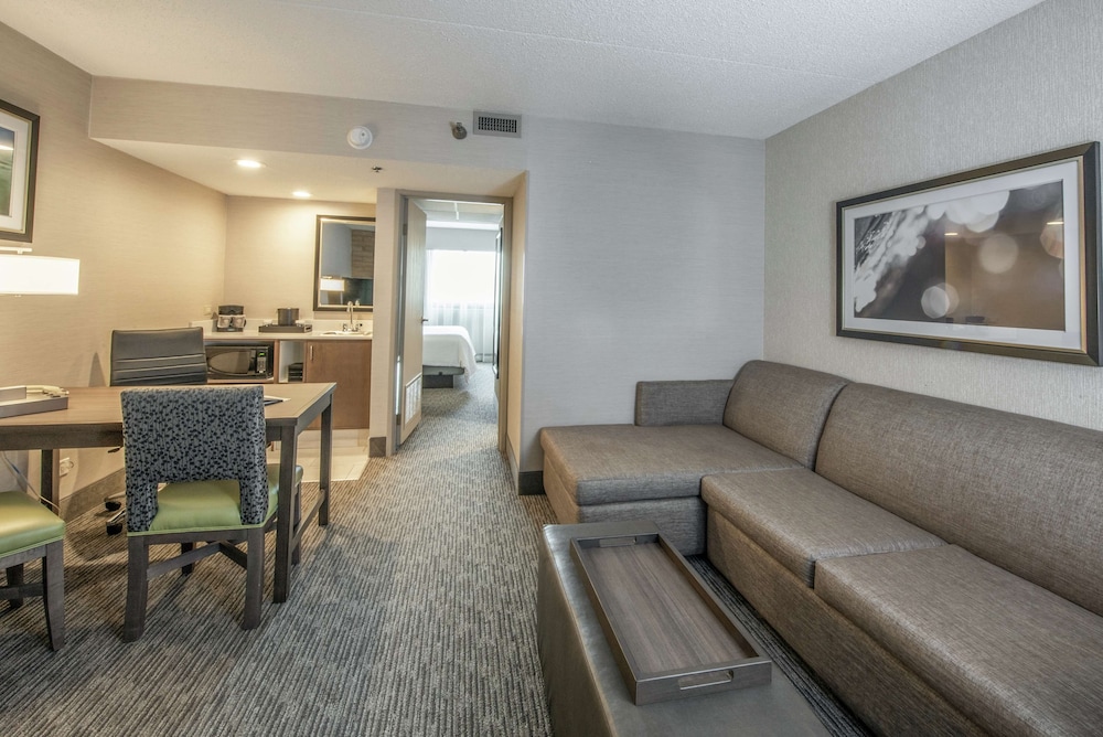Embassy Suites by Hilton Chicago Schaumburg Woodfield 34/55