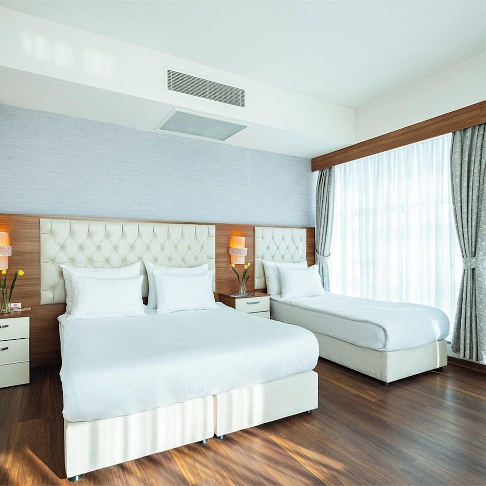 EXECUTIVE, SUITE