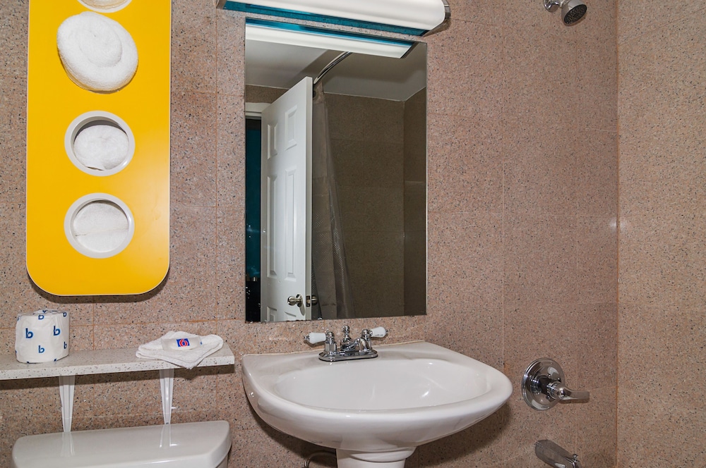 Motel6 Elmsford, NY - White Plains 45/50