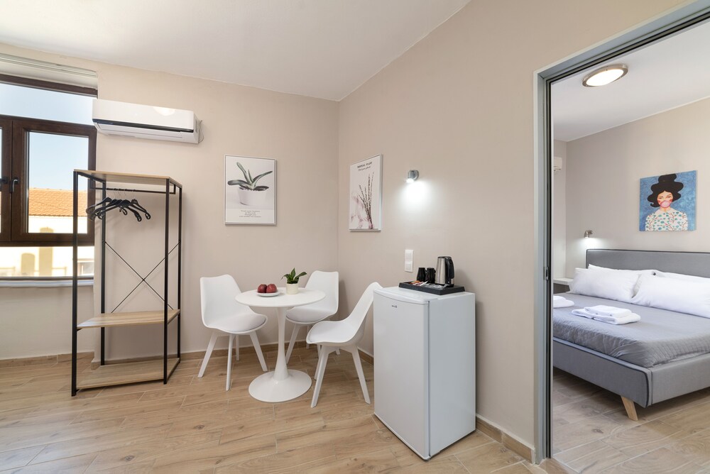 Faros Beach Hotel 24/42