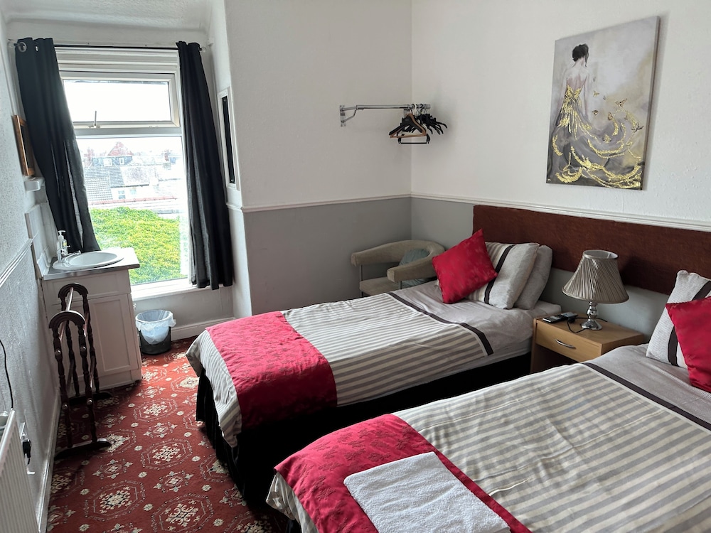 Tuxford House Hotel 6/34