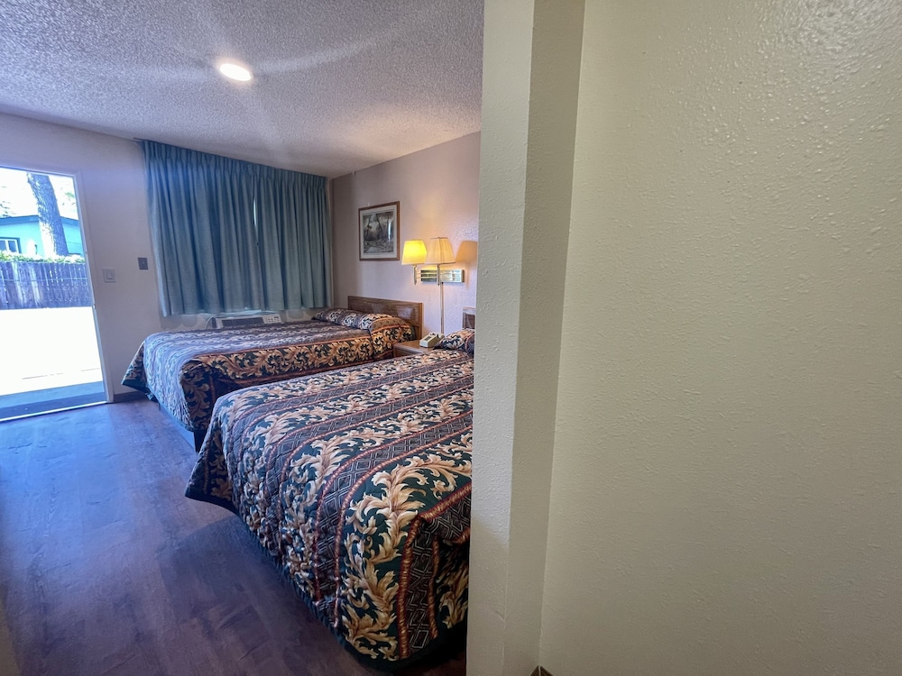 Regency Inn 15/37