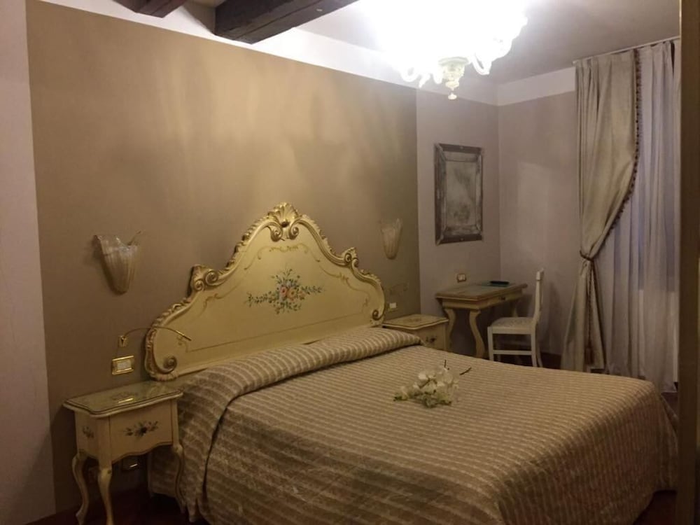 Ca Dell Arte Suite 32/71