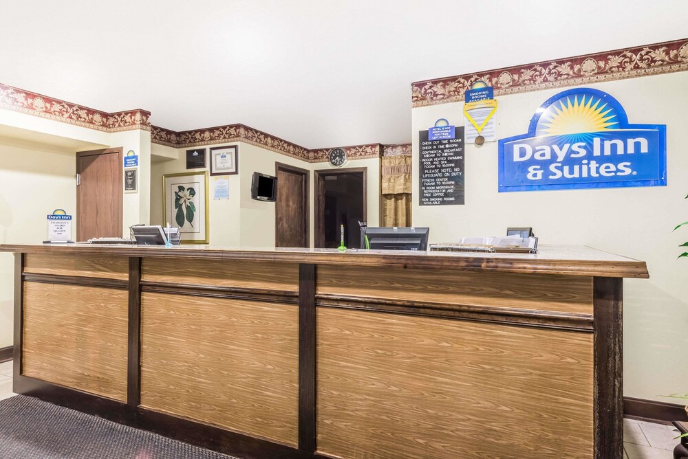 Days Inn & Suites by Wyndham Youngstown / Girard Ohio 5/39