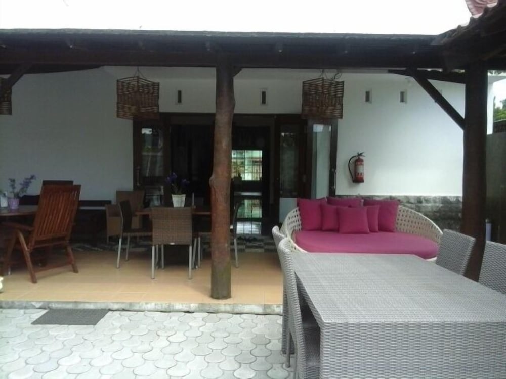 Griya Nendra Hotel 29/50