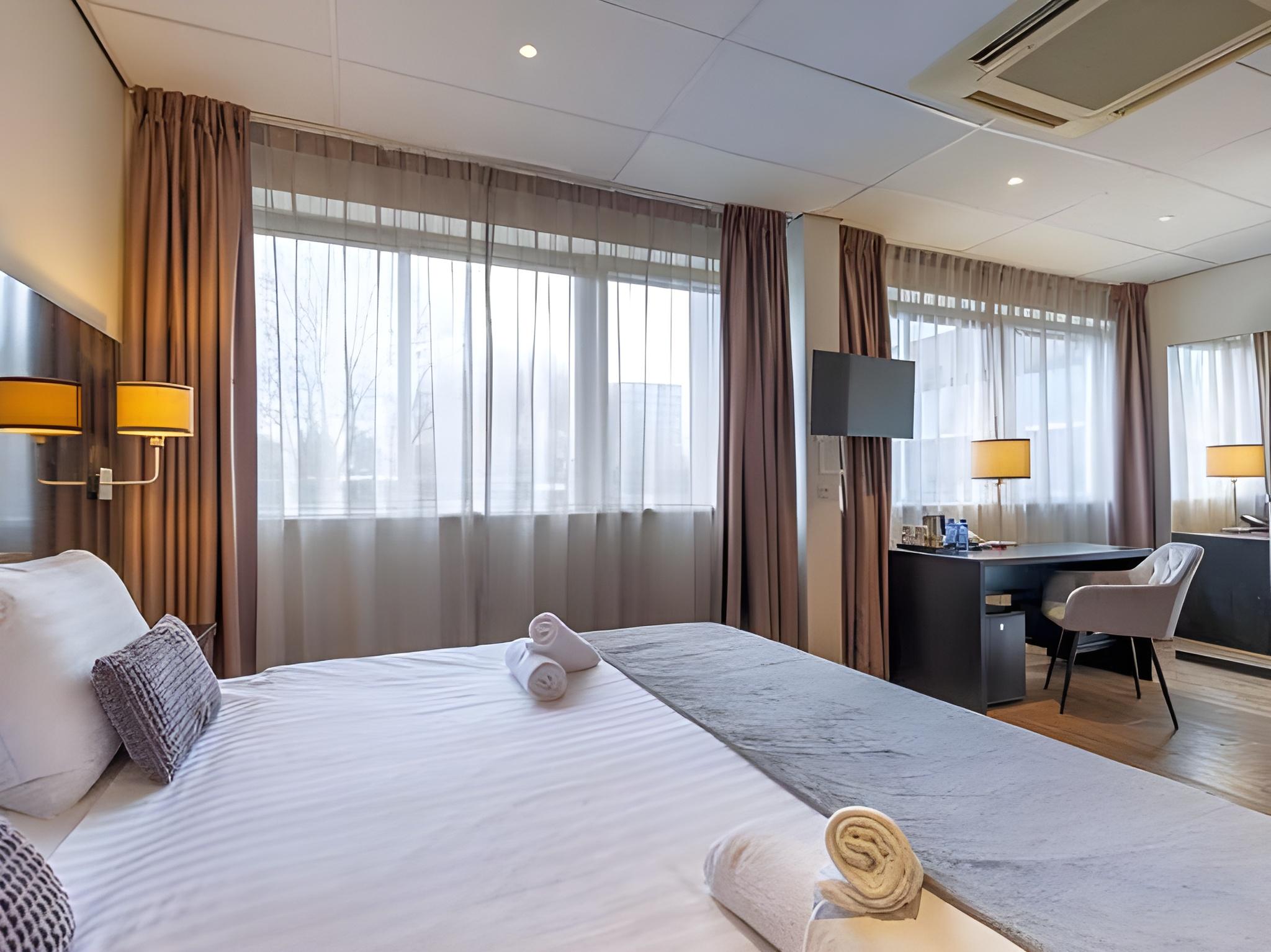 DELUXE, DOUBLE BED
