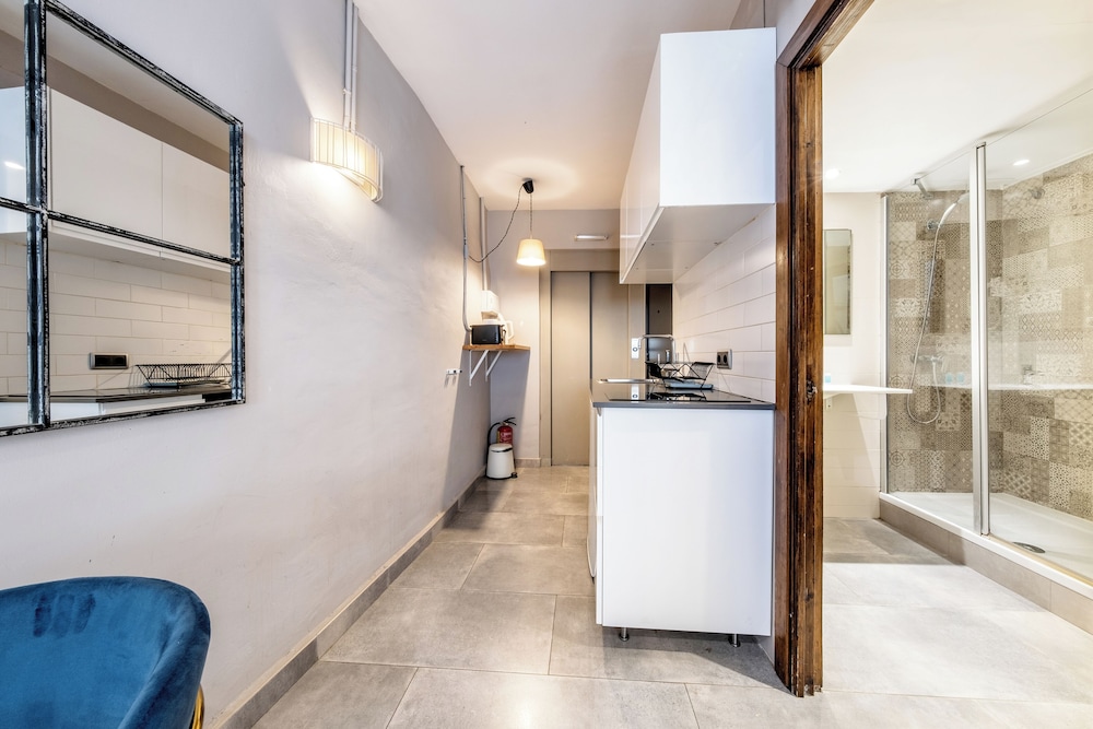 Ainb Picasso Corders Apartments 9/58