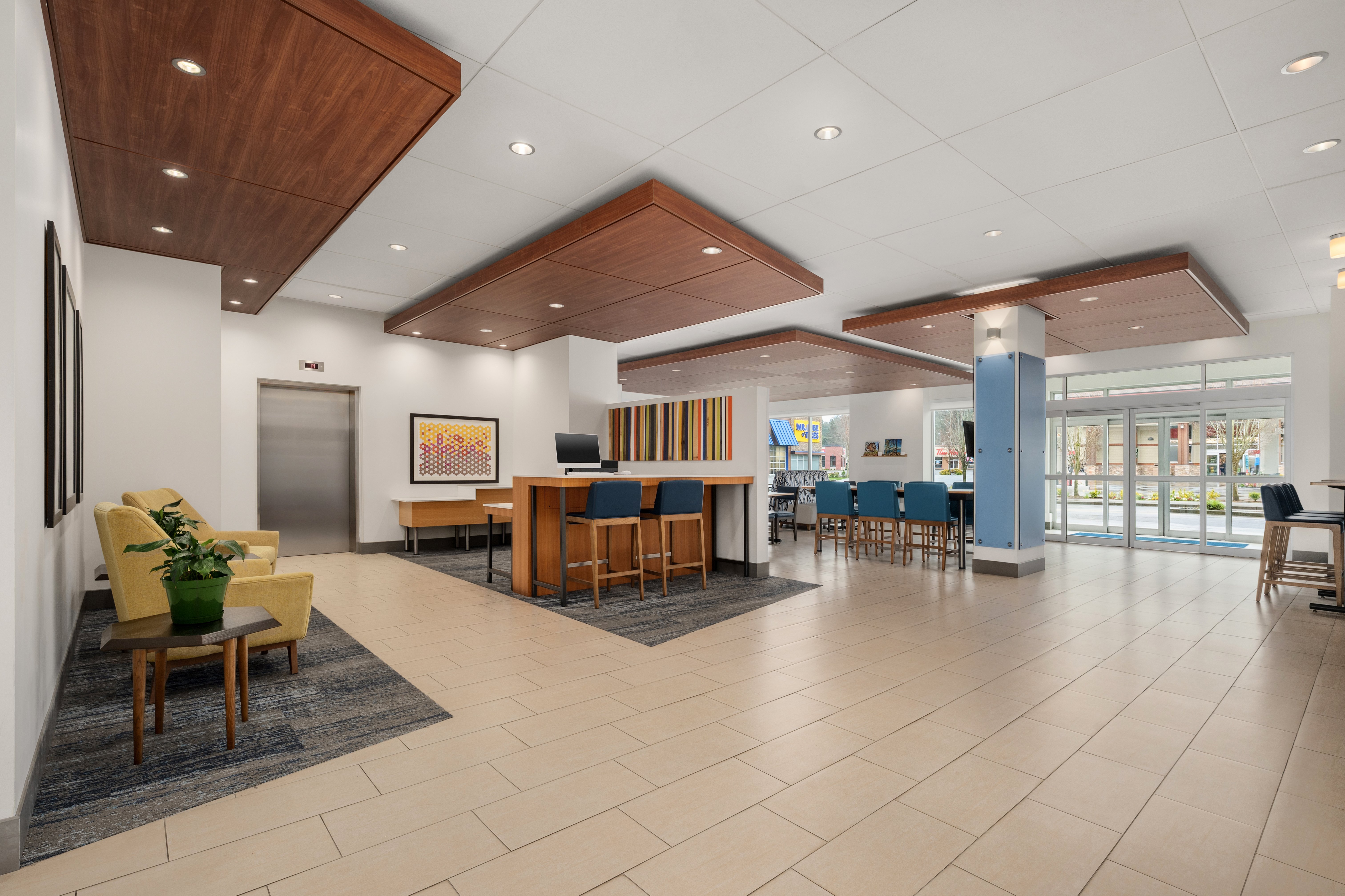 Holiday Inn Express And Suites Victoria Colwood 11/67