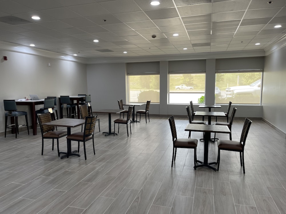 Quality Inn & Suites New Hartford - Utica 31/43
