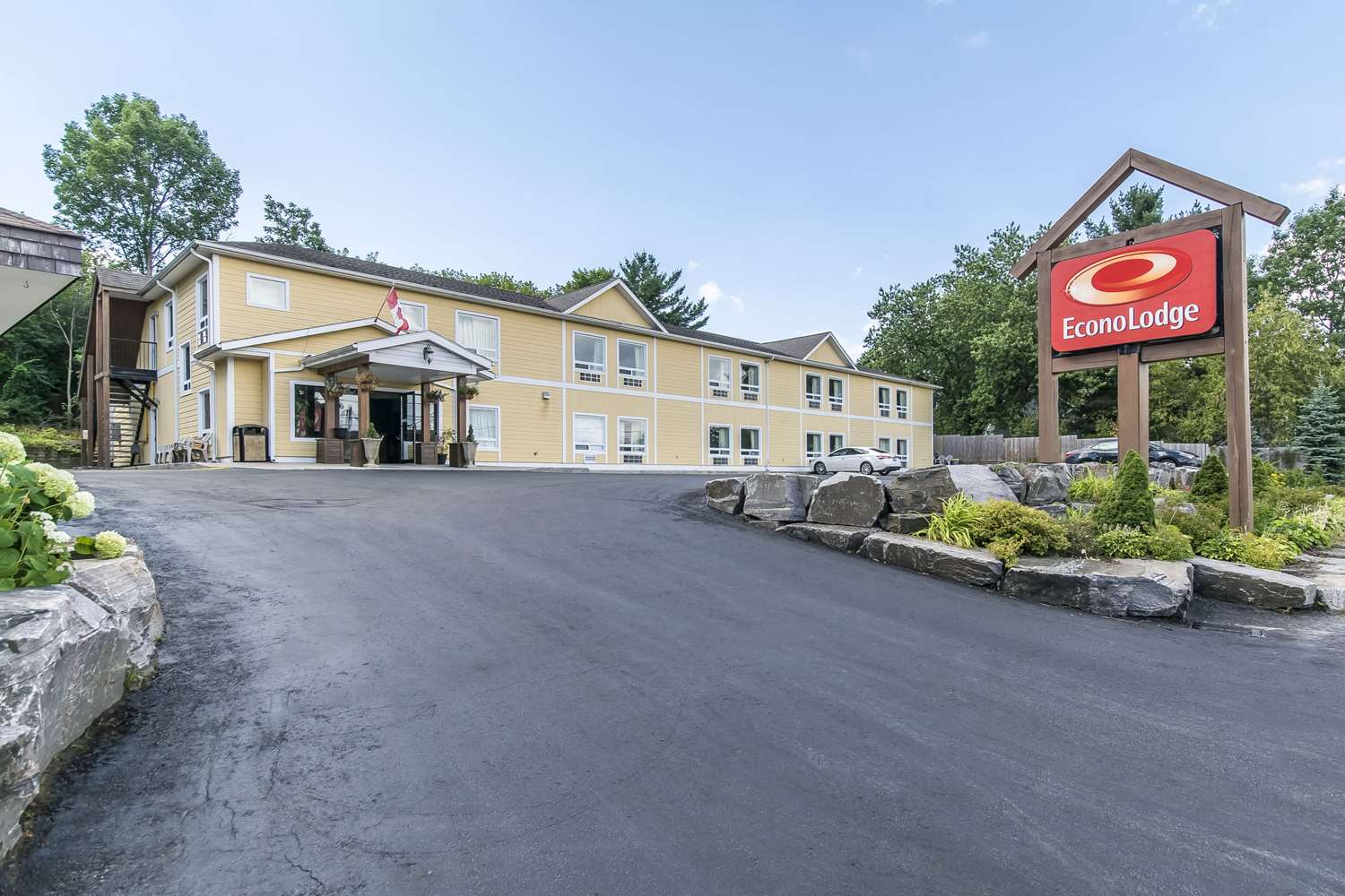 Econo Lodge Huntsville ON 18/20