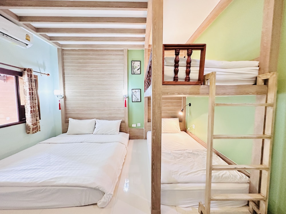The Luna Hostel 18/50