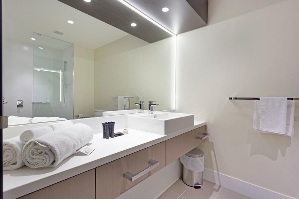 CALAMVALE HOTEL SUITES AND CONFERENCE CENTRE 11/44