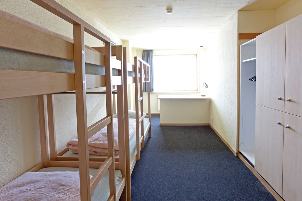 Youth Hostel 26/63