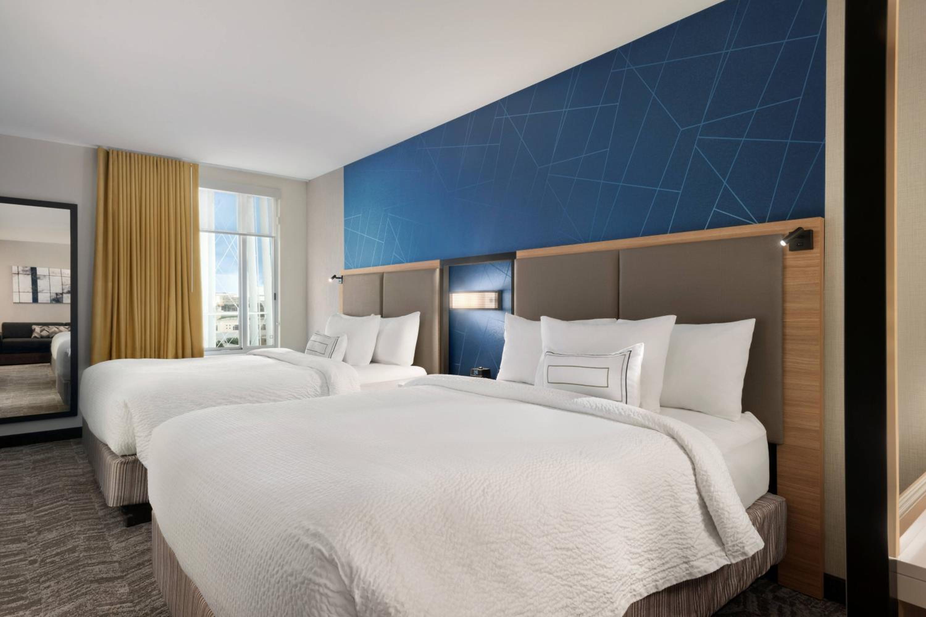 Suite, 2 Queen Beds, Trundle Bed, Sofa, Accessible