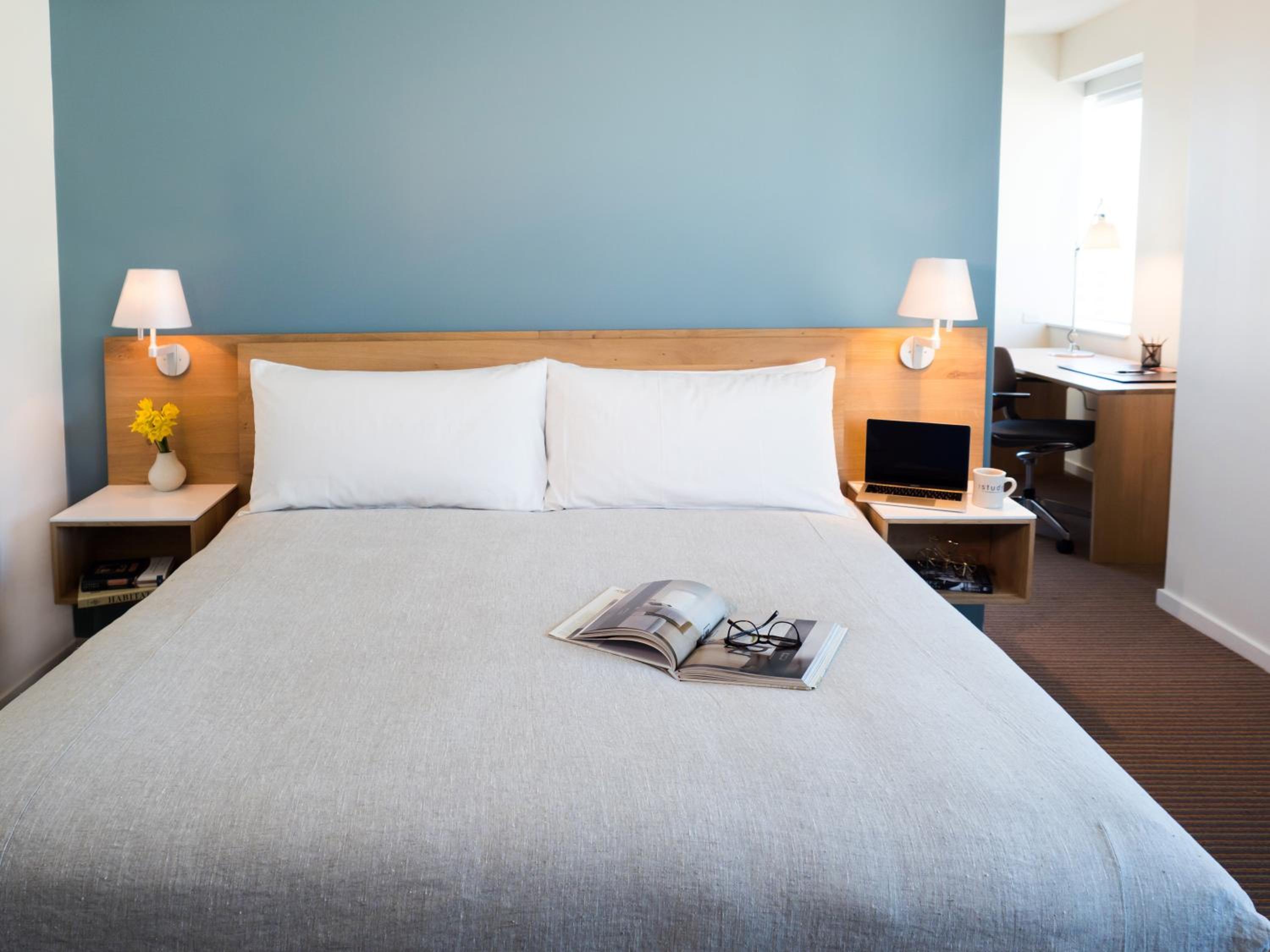 Study, King Bed