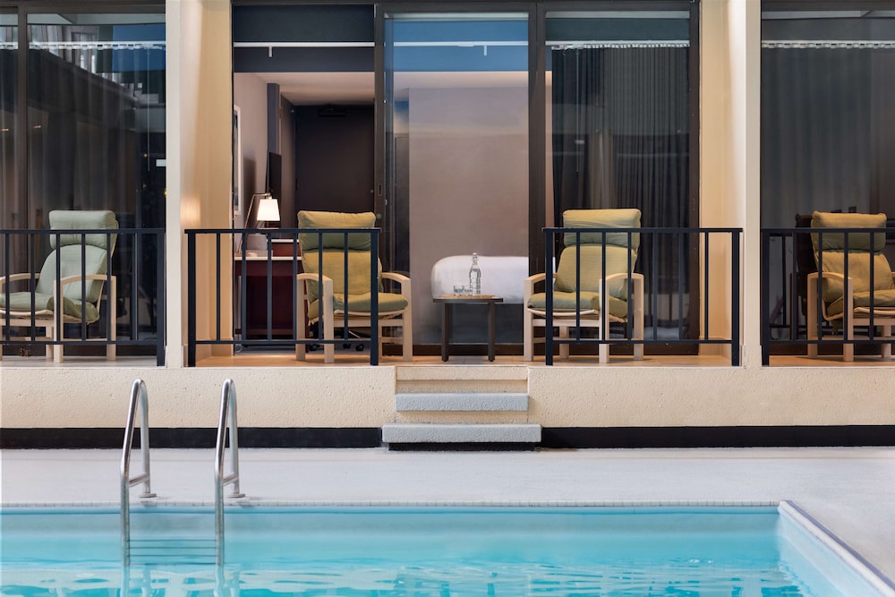 Hotel Champlain Burlington, Curio Collection by Hilton 70/77