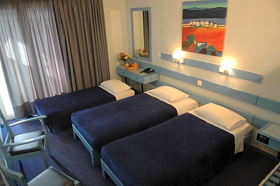 AMALIA HOTEL 16/24