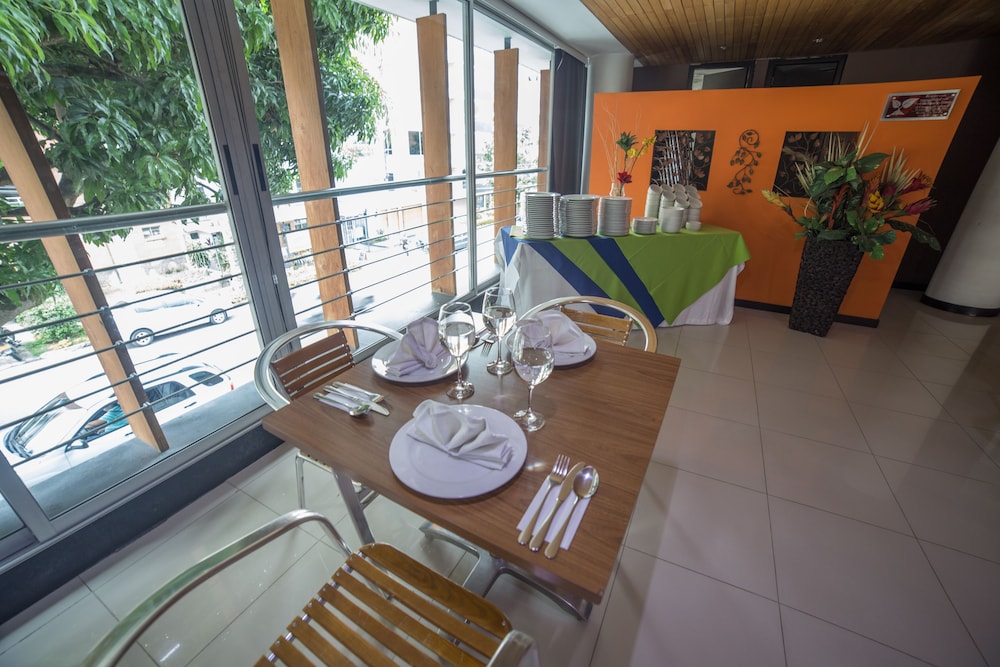 HOTEL GOLDEN PALERMO 35/50