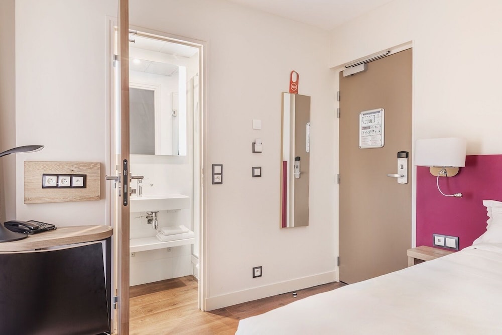 Hotel Courcelles Mederic 26/39