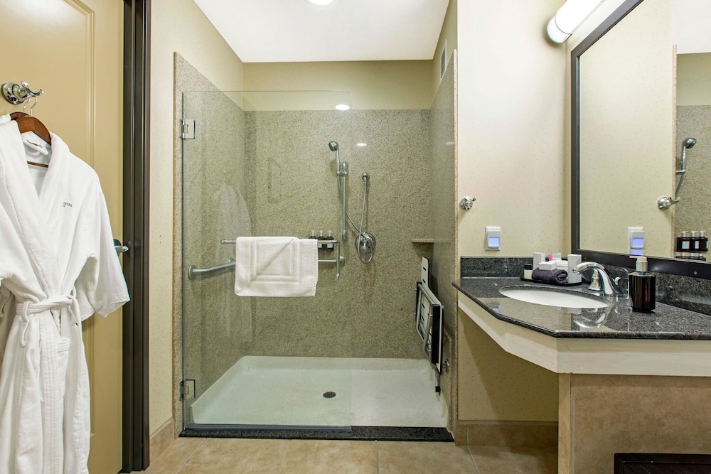 The Oaks Hotel And Suites 12/43