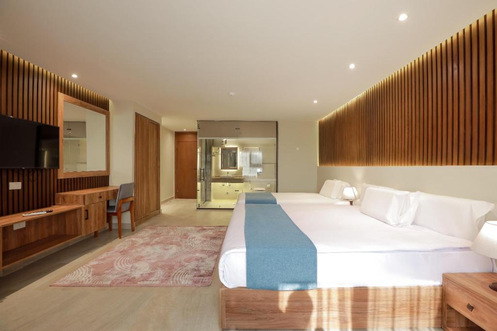 Room, Triple, 1 King and 1 Single Beds, Pyramids View