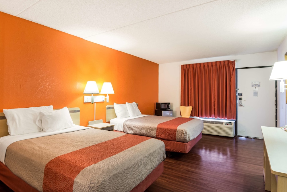 Motel6 Ashland, VA 24/52