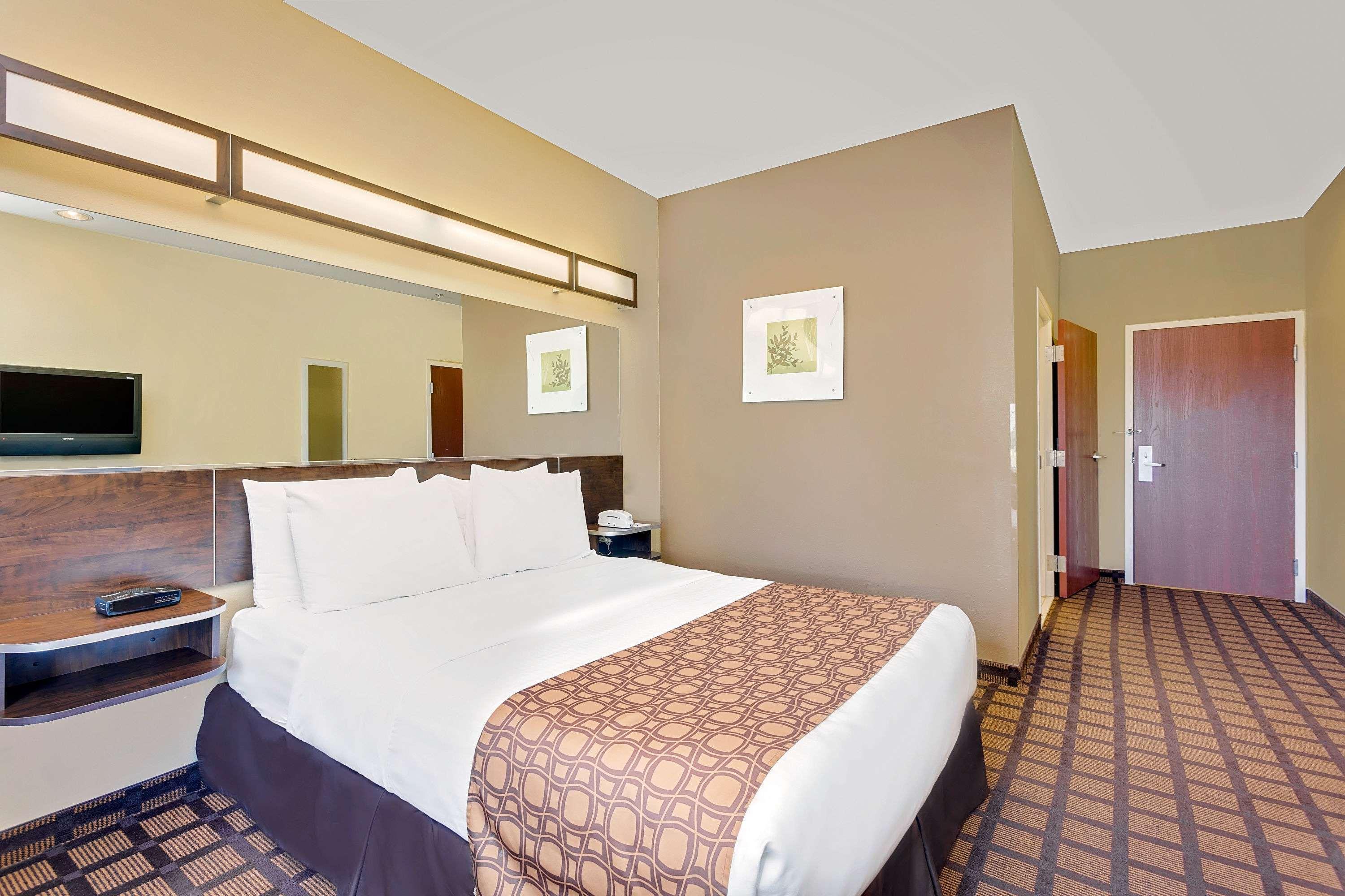Microtel Inn & Suites by Wyndham Perry 10/20