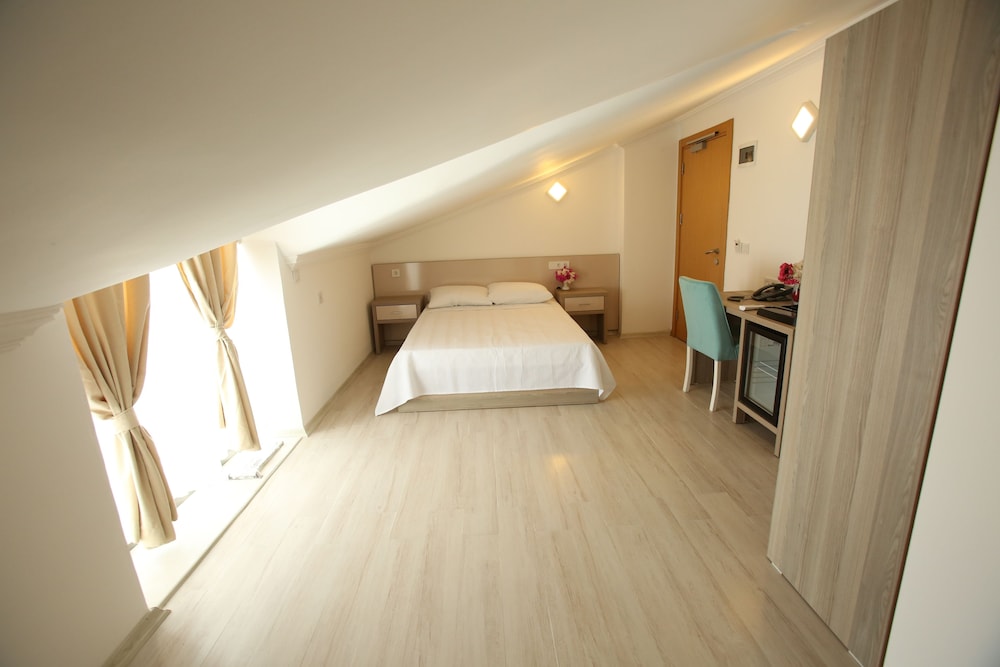 Panoramic, Double Bed, Sea View, Attic 3/8