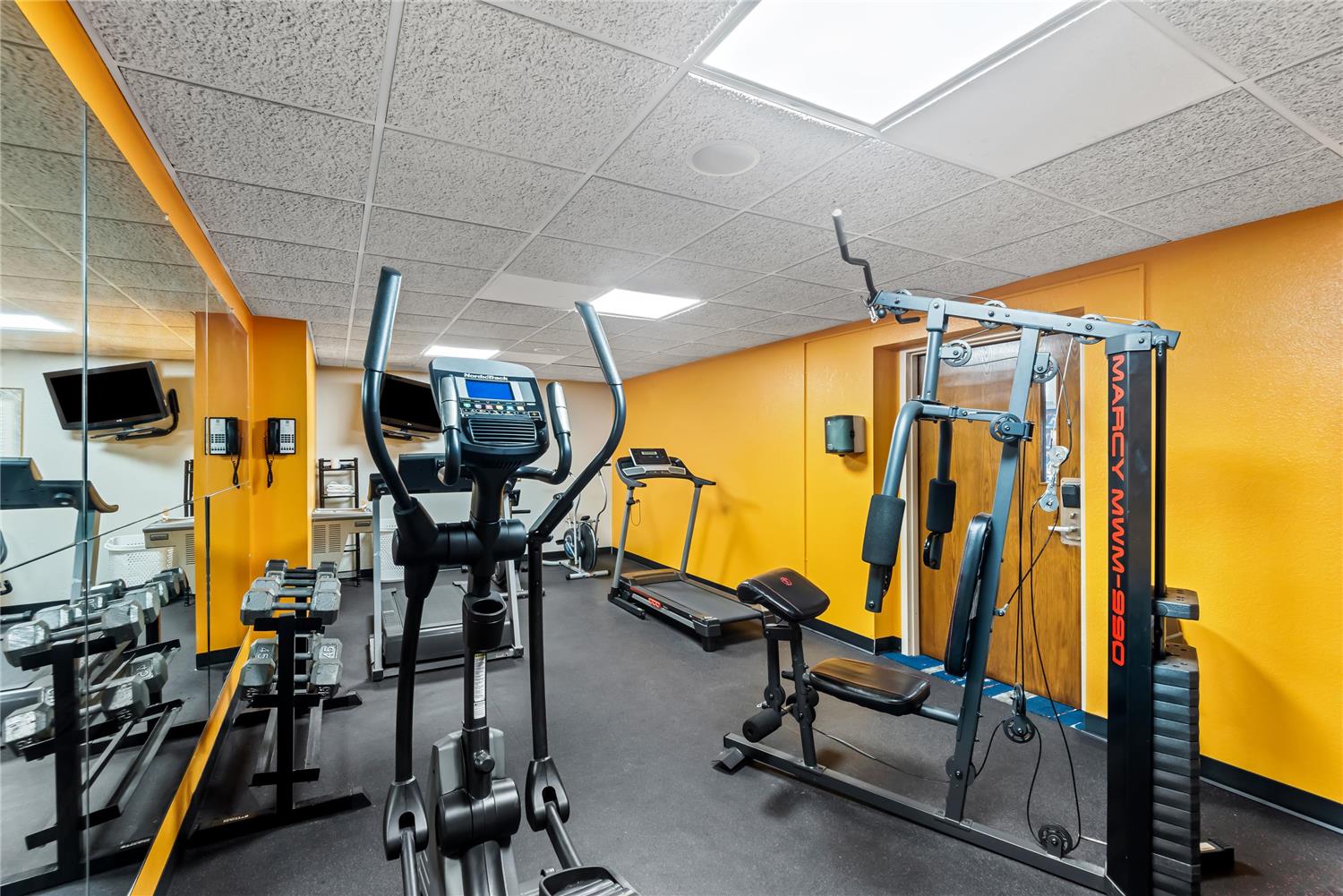 Suburban Studios Fort Dodge 27/44