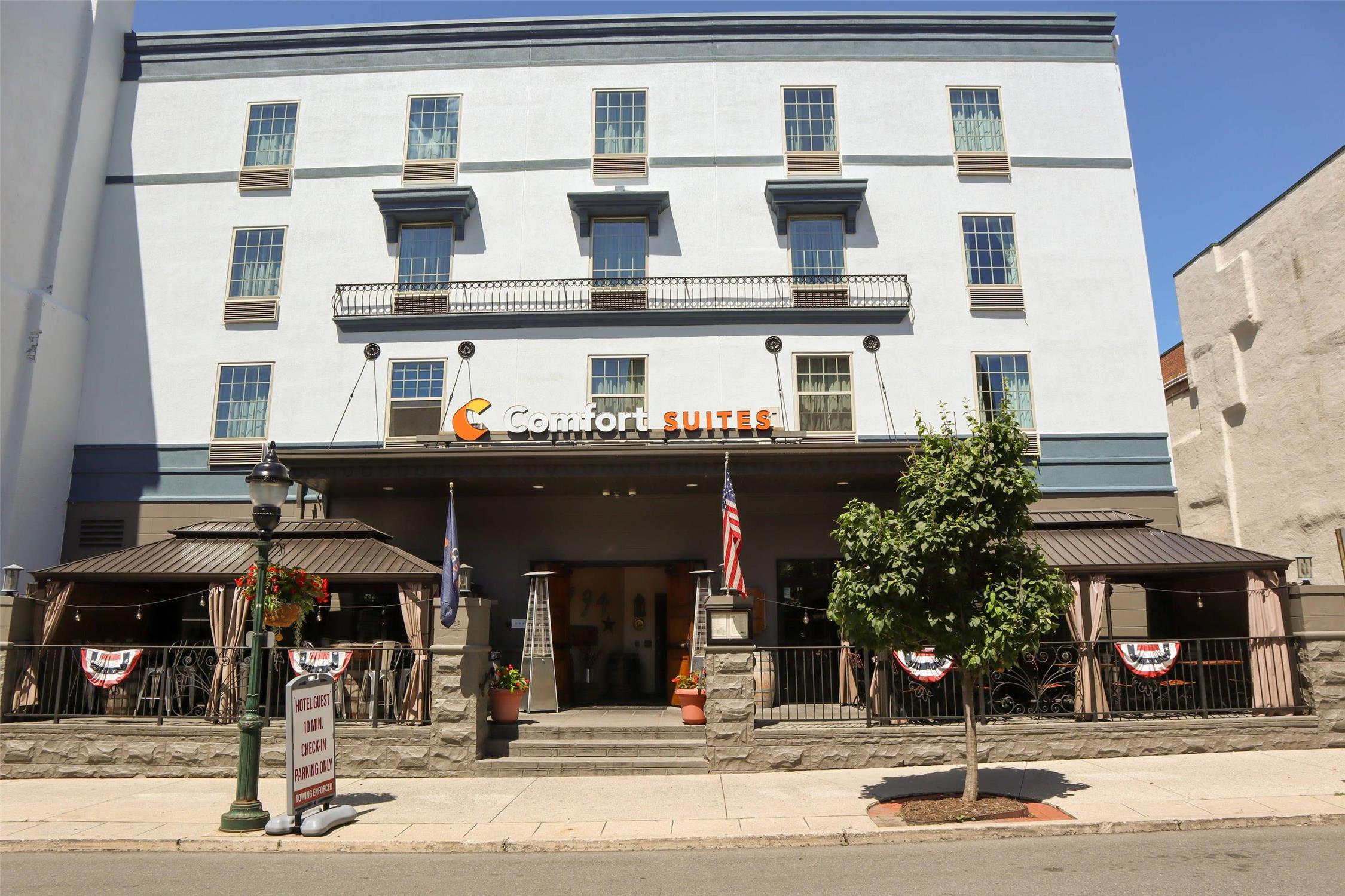 Comfort Suites Downtown Carlisle 2/37
