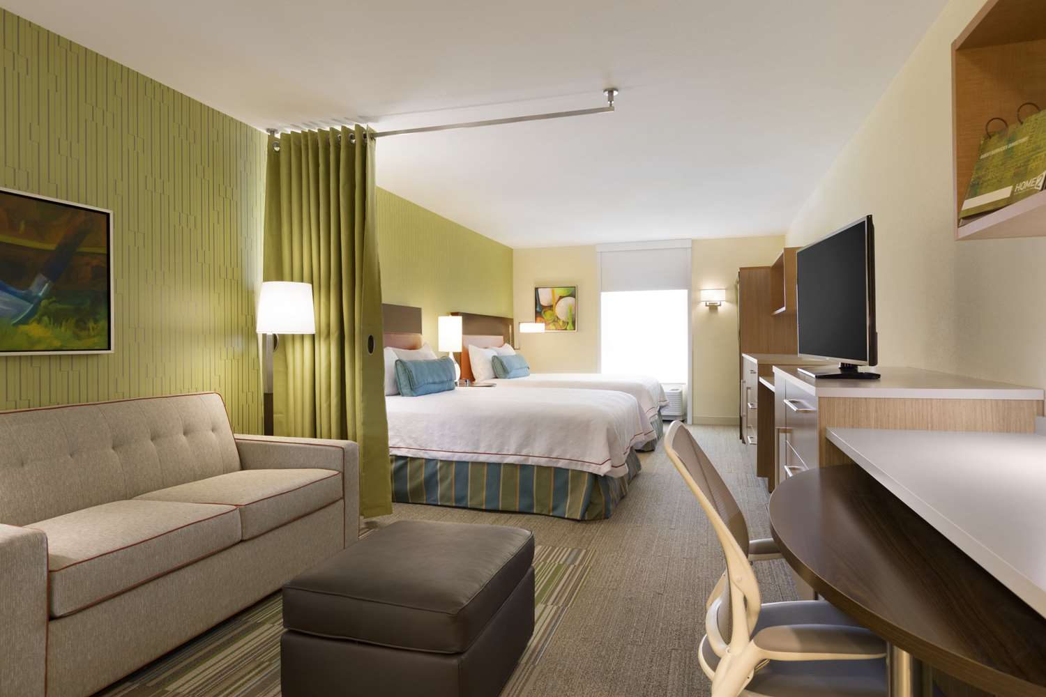 STUDIO, 2 QUEEN BEDS