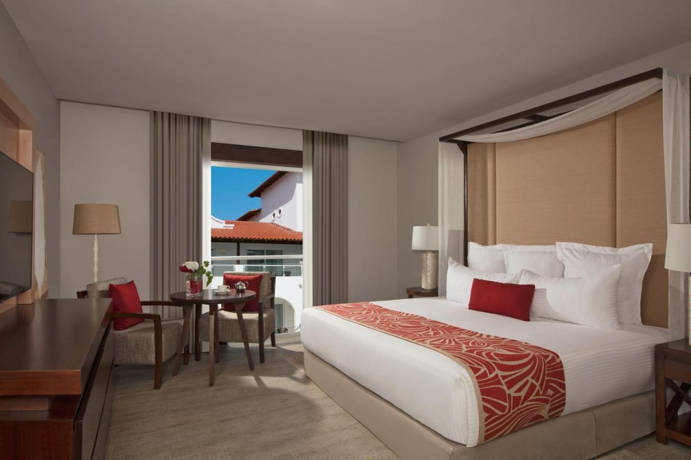Preferred Club, Suite, Tropical View