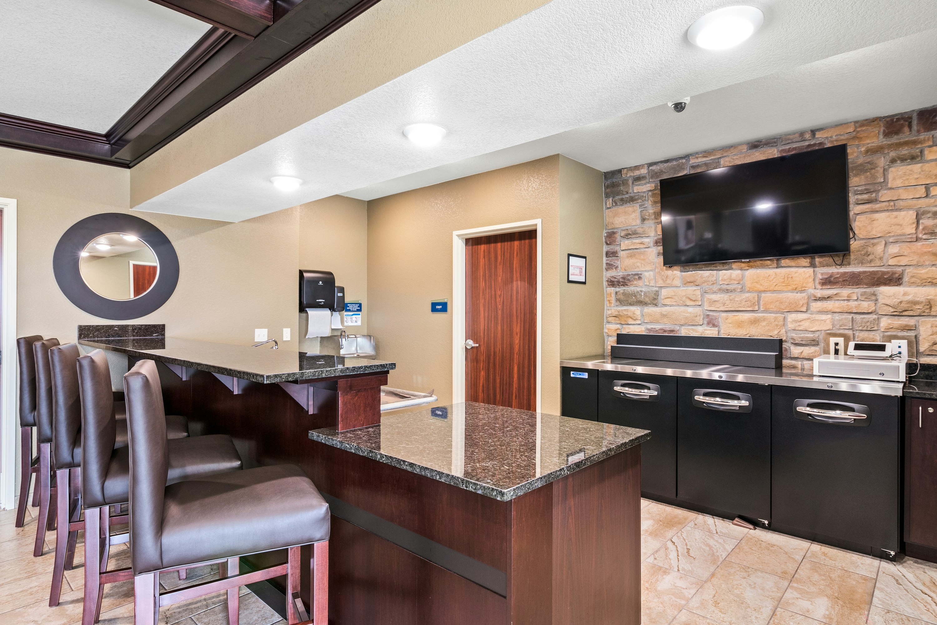 Cobblestone Inn & Suites - Yuma 30/38