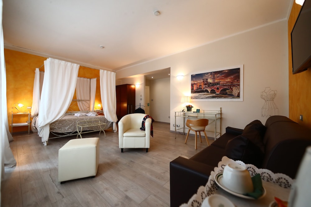 Hotel Italia 36/42