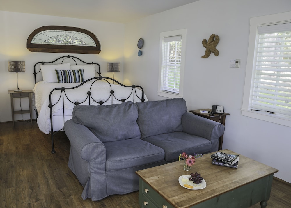 The Inn at Schoolhouse Creek 46/64