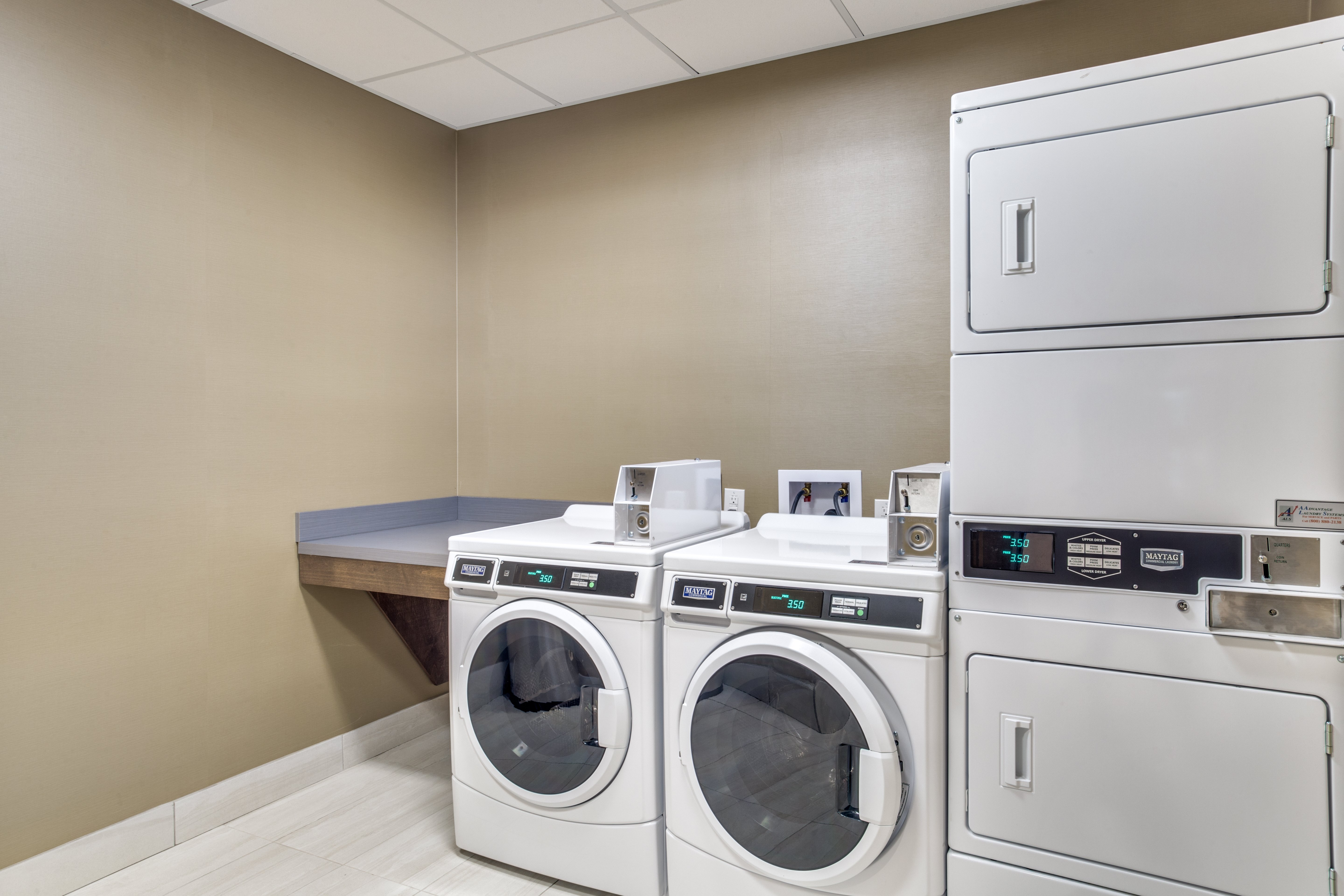 Holiday Inn Express and Suites Denton South 60/71
