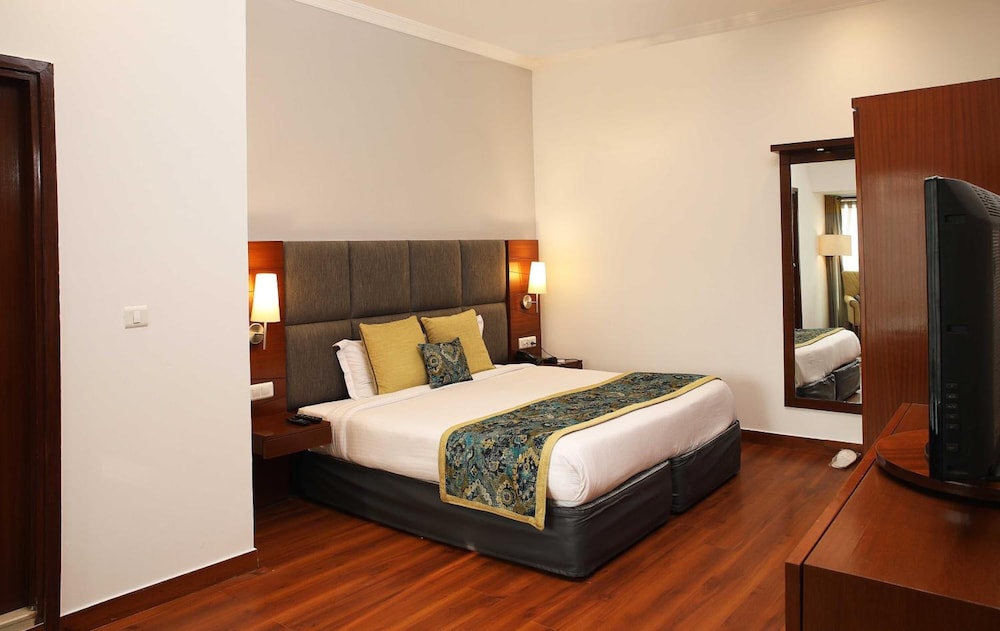 Ahuja Residency Sunder Nagar 15/50