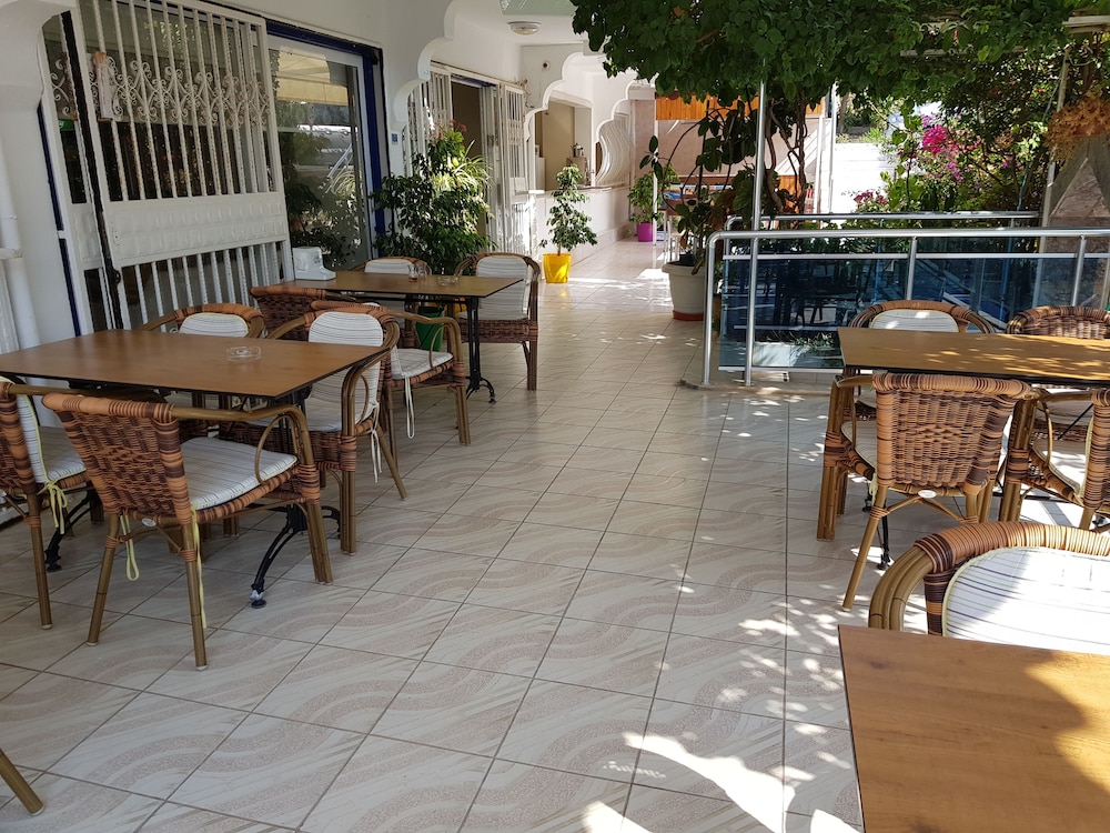 Ozgun Apart Otel Kusadasi 24/29