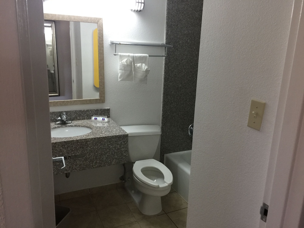 Motel6 Petersburg, VA - Fort Lee 14/45