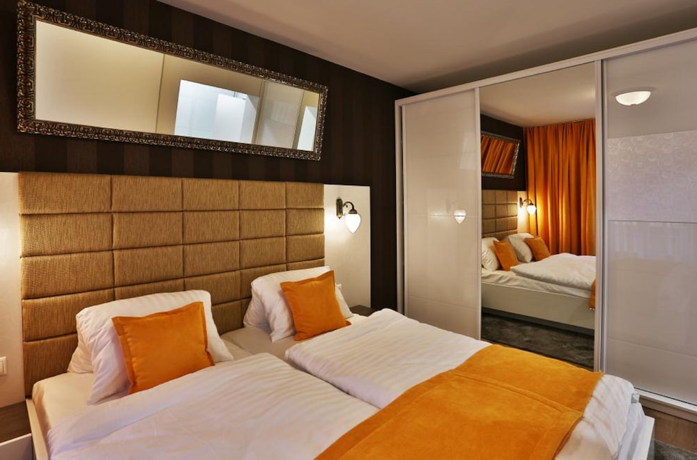 VIP Apartments 5/30