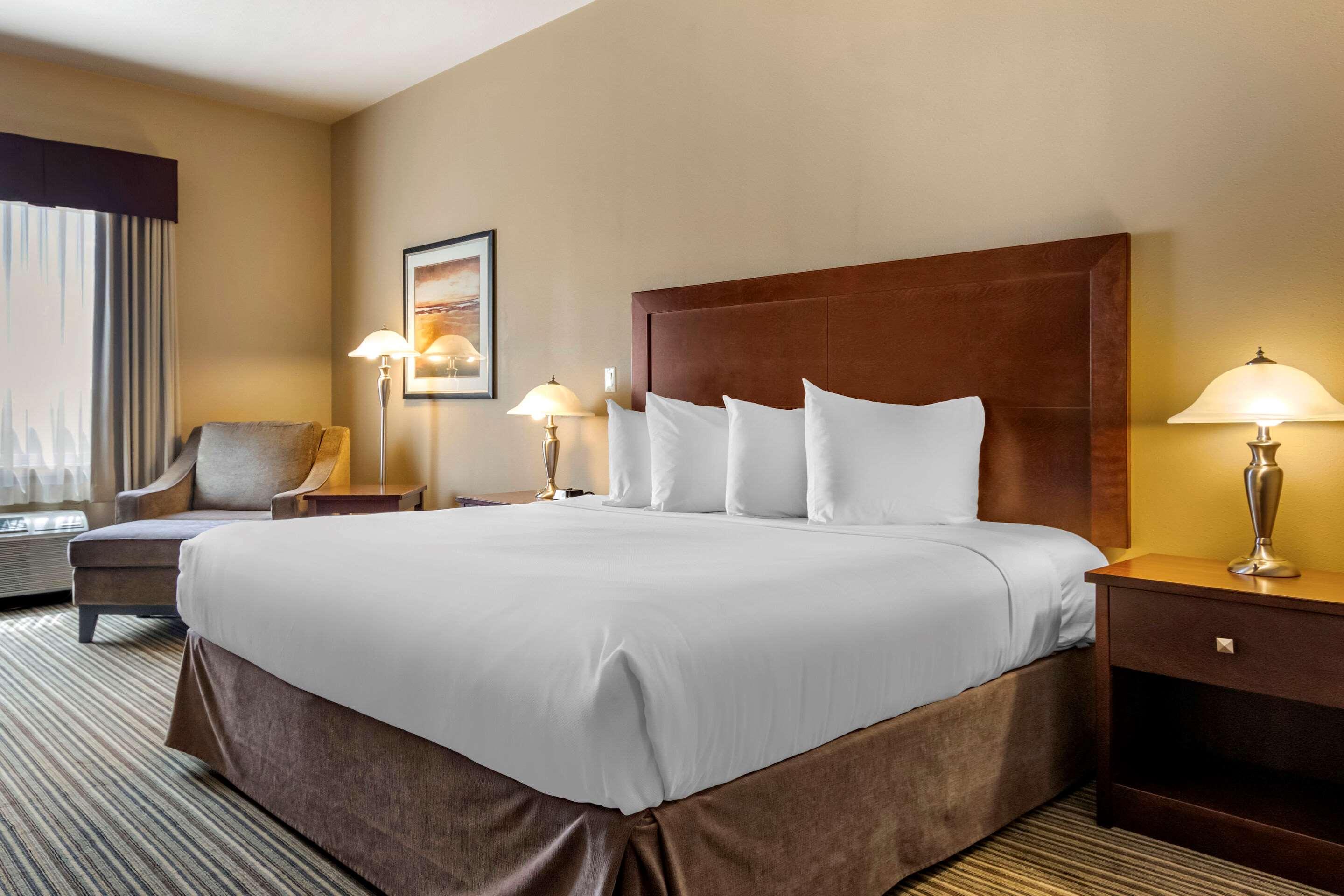Upgrade, Suite, 1 King and 2 Queen Beds